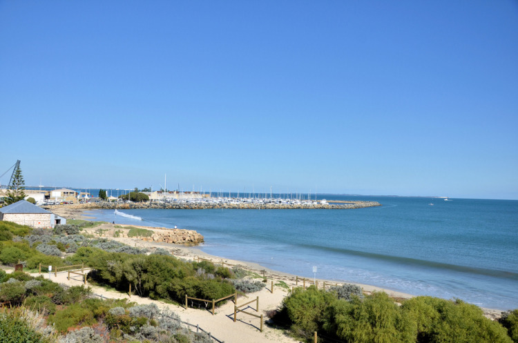 pláž a přístav ve Fremantlu